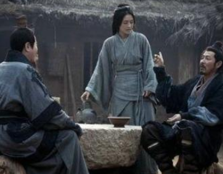 在古代所有人见到皇帝都要行礼 刘邦是怎么避免父亲向自己跪拜的 | 杂谈社