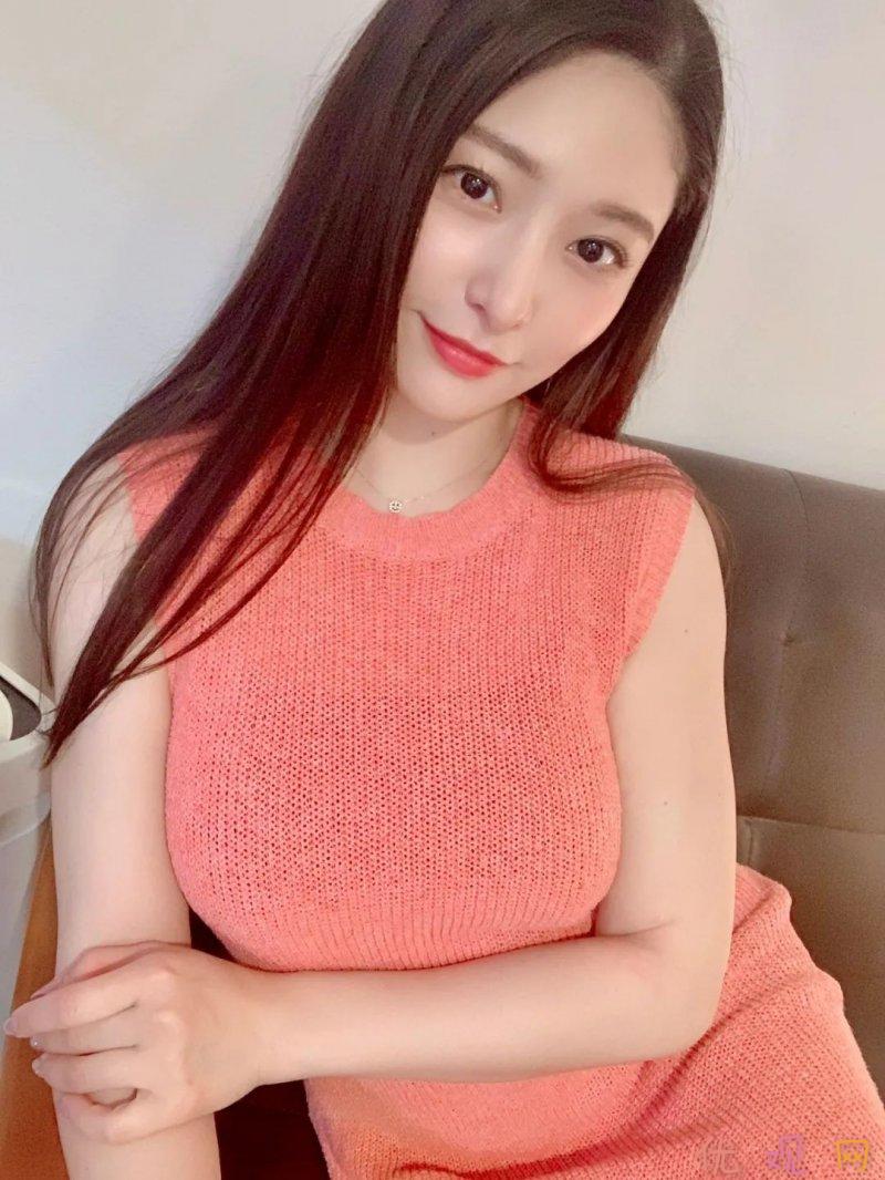 G杯女忧下海被抓包！老妈上厕所看到成 人杂志：居然瞒了我一年多