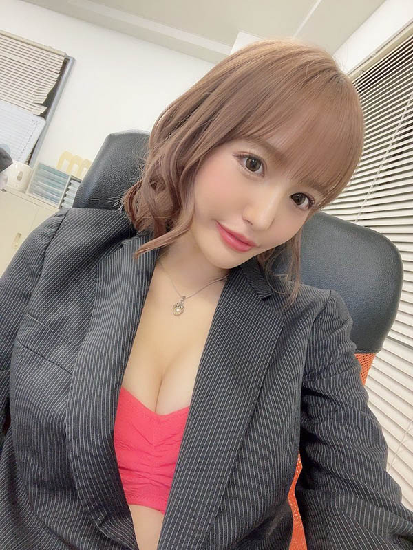 胴体是国宝级超值女优《百永纱里奈》作品号剧情介绍及封面