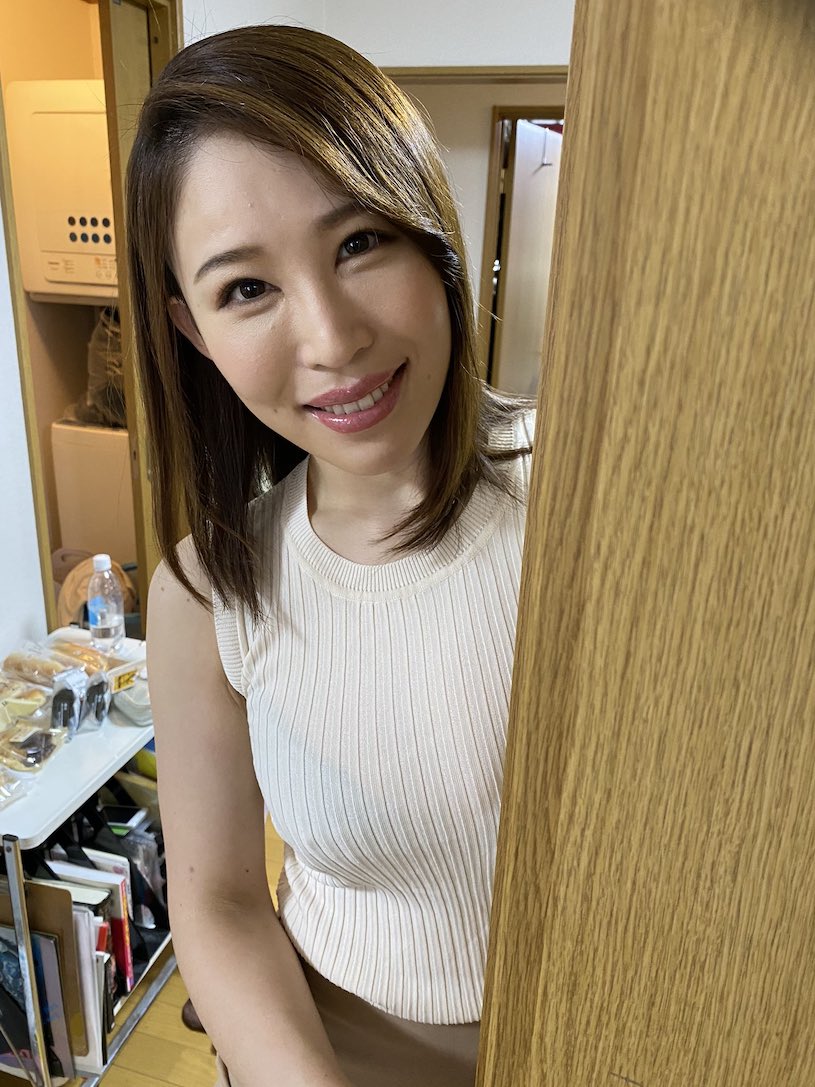 I罩杯超凶巨孵女神《凛音桃花》作品号剧情介绍及封面