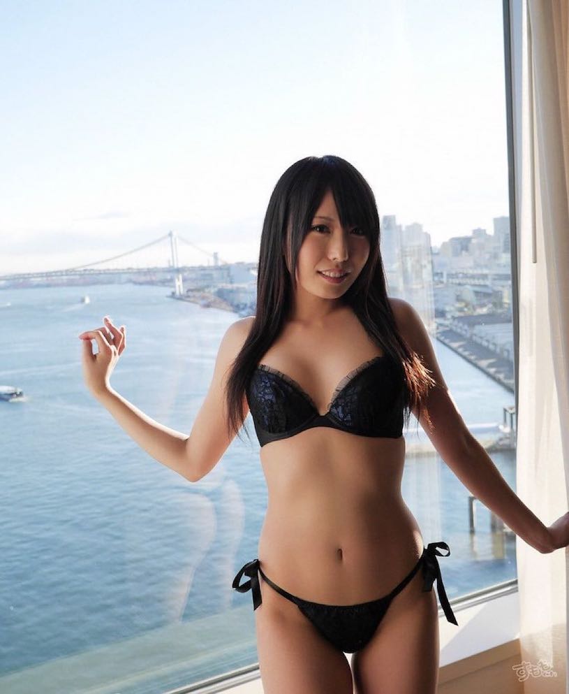 日本业界的COSPLAY女王《有村千佳》作品号剧情介绍及封面