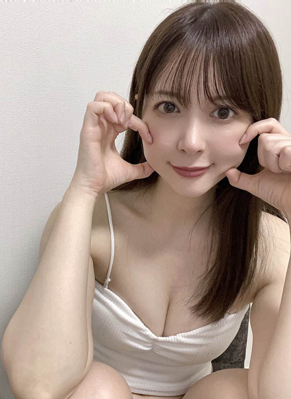 高颜值小只马《岬奈奈美》作品号剧情介绍及封面