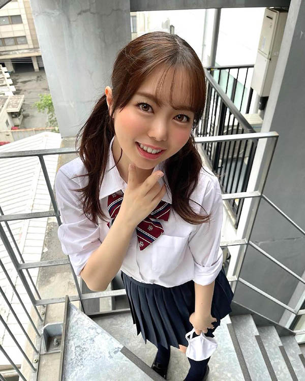 唇红齿白的C杯小只马《百濑飞鸟》精选作品号剧情介绍及封面